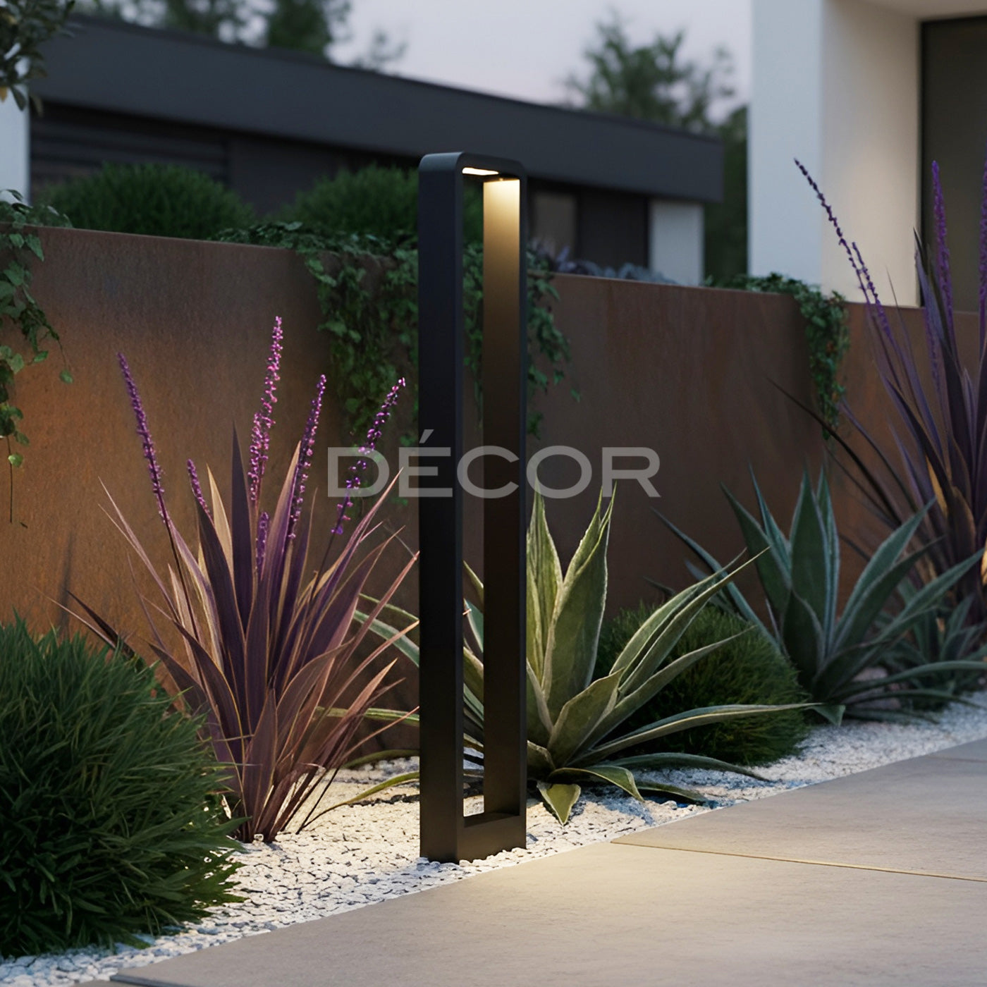 TAVOLA Outdoor L.E.D. Post Lamp